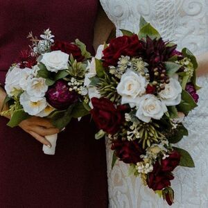 Set of Bouquets, Boutonnieres, and Corsage (7 in Total)